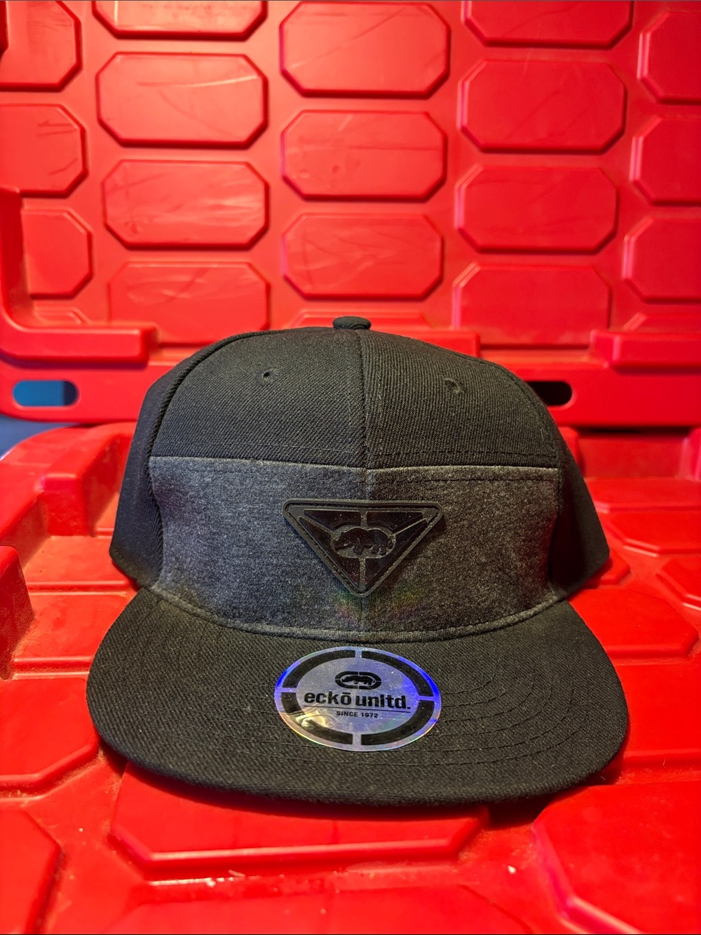 NWT Men’s Ecko Unlimited Black & Grey Y2K SnapBack Hat Cap